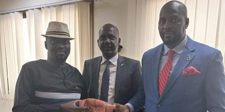 Basketball : Sakoba et son équipe fédérale signent un partenariat avec la direction nationale du sport universitaire