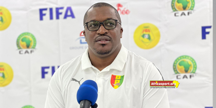 KABA DIAWARA, selectionneur de la Guinée lors de la conférence de presse d'avant