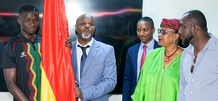 CAN U23 : le Syli Espoir reçoit le drapeau national et s’envole en destination du Maroc