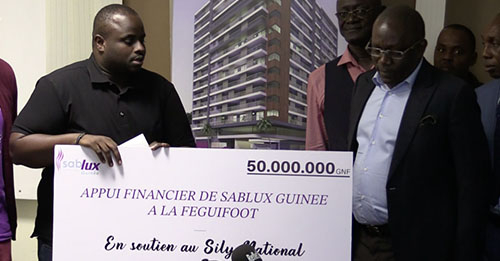 CAN 2023 : une entreprise offre un chèque au Syli national en guise de soutien