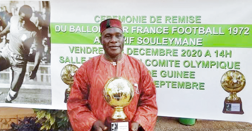Elhadj Chérif Souleymane parle de son ballon d’or « disparu » : « On ne peut pas falsifier l’histoire… »
