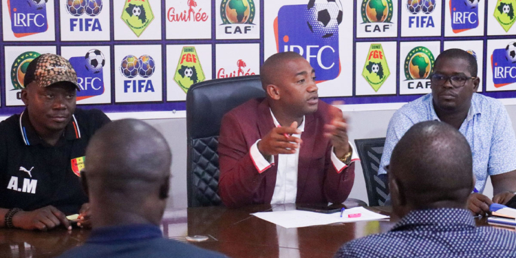 Ligue de Conakry : Veron et son équipe prouvent que passion et innovation peuvent contourner les limites