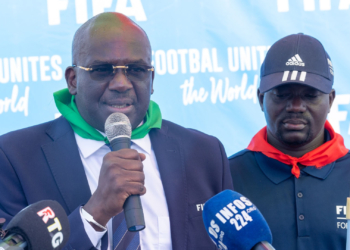 Elhadj Wack Diop, représentant de la FIFA, explique le contexte de l&rsquo;octroi des 3 terrains à gazon synthétique à la Guinée