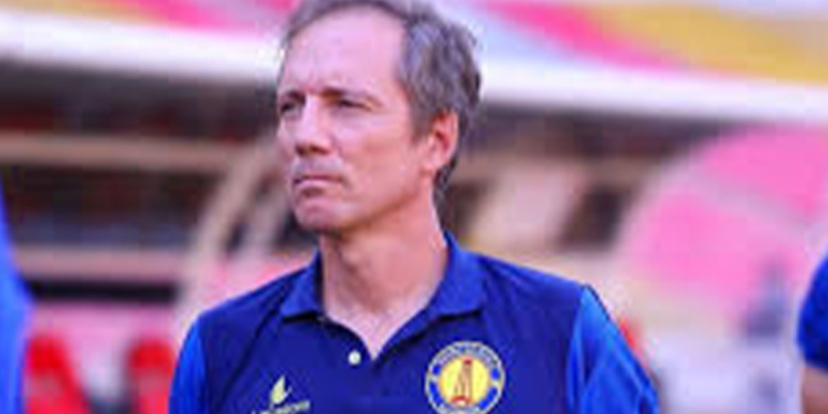 FAR Rabat Maroc : le club de l’armée royale change d’entraîneur
