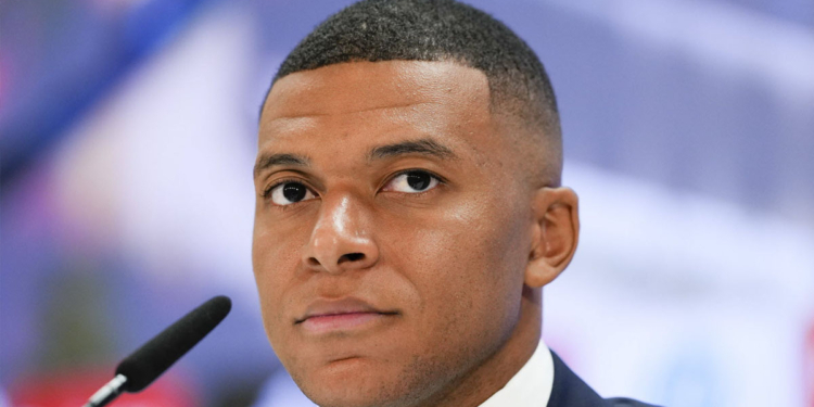 Réaction de Mbappé au sacre du PSG : l’élégance saluée par les médias (revue de presse)