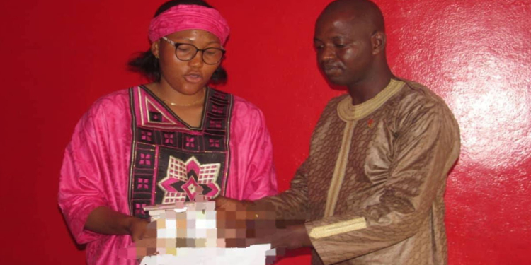 Sambo : médaillée de bronze au championnat mondial, Ramatoulaye Sylla reçoit sa prime des mains de sa fédération