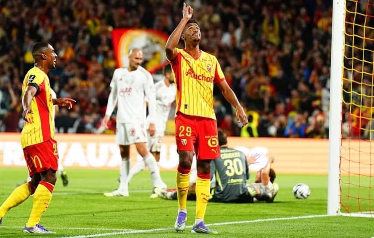 rc-lens-morgan-guilavogui-transfert-southampton-brest-ligue1-france-2025.jpg