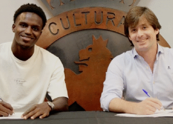 selu-diallo-guineen-signature-contrat-transfert-africasport