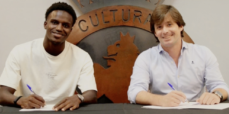 selu-diallo-guineen-signature-contrat-transfert-africasport