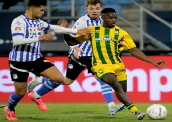 red-star-dembo-sylla-banc-red-star-ligue2-france-2025.jpg-africasport