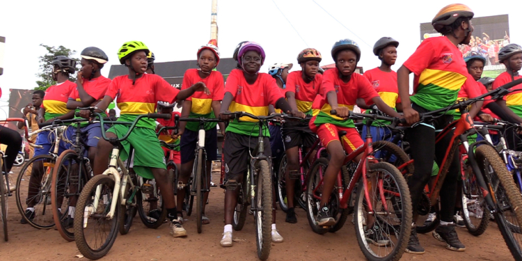 velo-ecole-hamdallaye-conakry-cyclisme-jeunes-guinee-2025-africasport.jpg-africasport