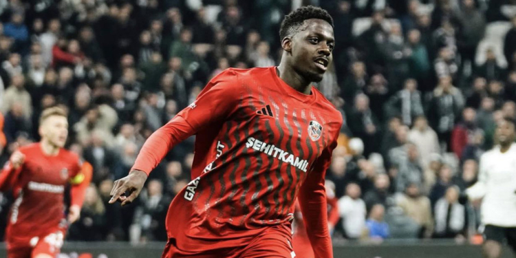 gaziantep-mohamed-bayo-double-but-besiktas-super-lig-turquie-2025-africasport-conakry