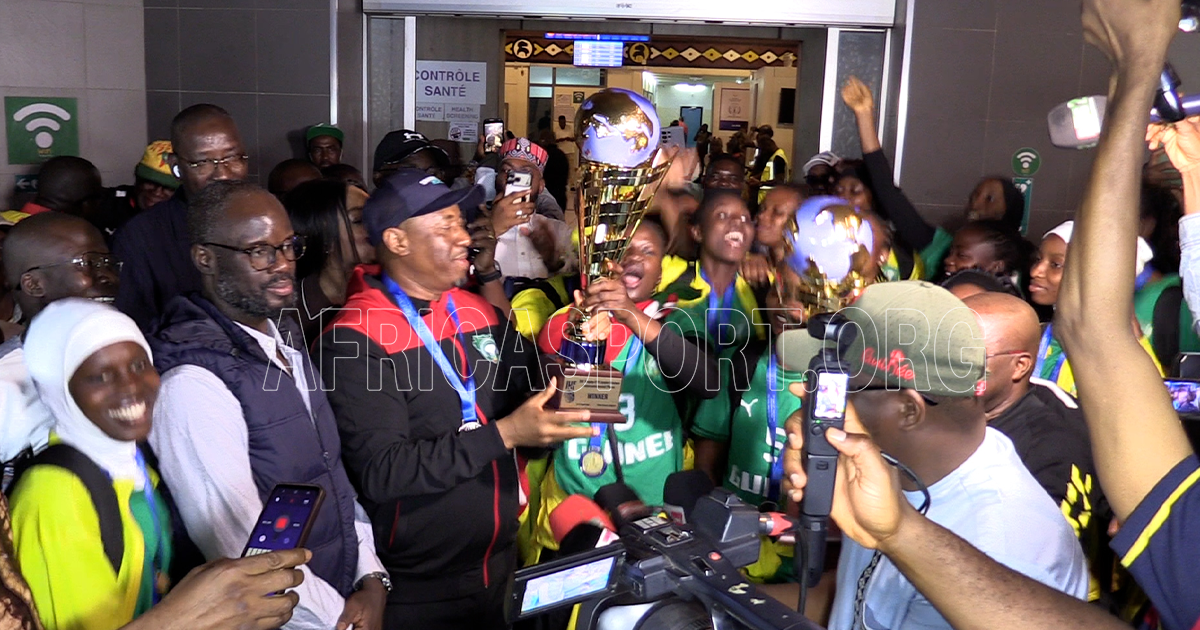 guinee-handball-feminin-cadettes-juniors-trophee-ihf-accueil-aeroport-conakry-2026.jpg