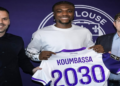 toulouse-fc-seny-koumbassa-prolongation-contrat-ligue1-defenseur-2030-france.jpg