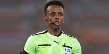 omar-artan-supercoupe-europe-2026-arbitre-somalien-uefa-salzbourg-football.jpg