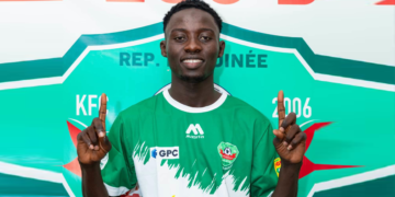 Ahmadou Mansaré, milieu offensif guinéen, rejoint Karfamoriah FC en prêt pour la saison 2026.