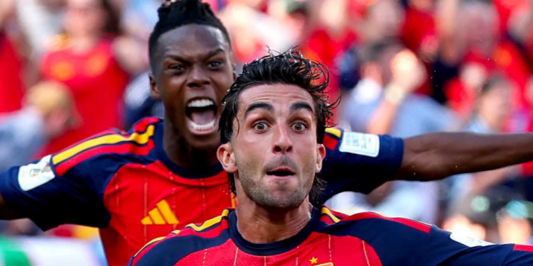 Les joueurs de l'Espagne célèbrent leur victoire face à l'Argentine en finale de la Coupe du monde 2026 au MetLife Stadium de New York.
