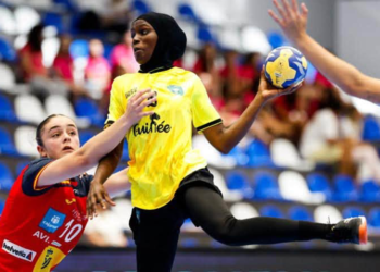 Les joueuses de la Guinée U18 lors de leur match contre l’Allemagne au Championnat du monde féminin U18 de handball en Roumanie.