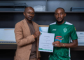 Mohamed Djibo Wonkoye lors de sa présentation officielle sous les couleurs du Hafia FC après sa signature pour deux saisons.
