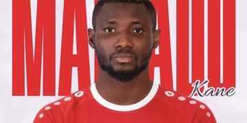 Mamadou Kane lors de sa signature avec le PFK Araz-Nakhitchevan en Azerbaïdjan.