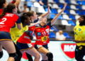 Les joueuses guinéennes U18 lors de leur premier match du Championnat du monde féminin de handball en Roumanie face à l’Espagne.