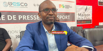 Moussa Camara, président de la Fédération guinéenne d'esport, lors de sa conférence de presse à la Maison commune des journalistes de Conakry le 25 juillet 2026.