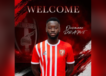 Ousmane Dramé lors de sa présentation officielle avec le KF Skënderbeu Korçë après son transfert en Albanie.