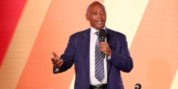 Patrice Motsepe s'exprime en conférence de presse à Johannesburg et annonce son départ de la présidence de la Confédération africaine de football avant la Coupe du monde 2030.