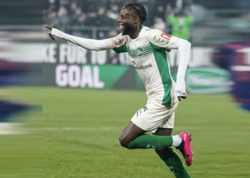Aliou Badara Baldé célèbre son but avec le FC Saint-Gall lors d'un match des tours préliminaires des compétitions de l'UEFA.