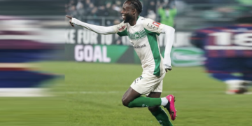 Aliou Badara Baldé célèbre son but avec le FC Saint-Gall lors d'un match des tours préliminaires des compétitions de l'UEFA.
