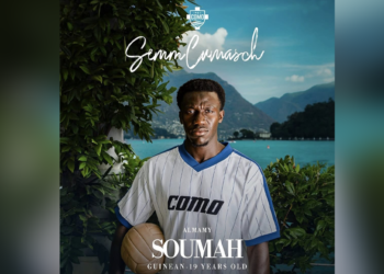 Almamy Soumah lors de sa signature avec Como 1907