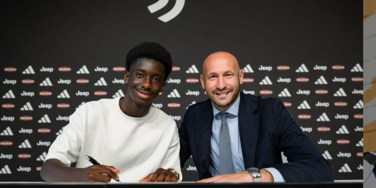 Ali Camara, jeune ailier belgo-guinéen, s’engage avec la Juventus Turin en provenance du KRC Genk.