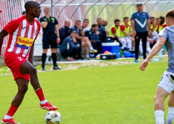 Fodé Camara sous les couleurs de Tikveš Kavadarci lors du championnat de Macédoine du Nord.