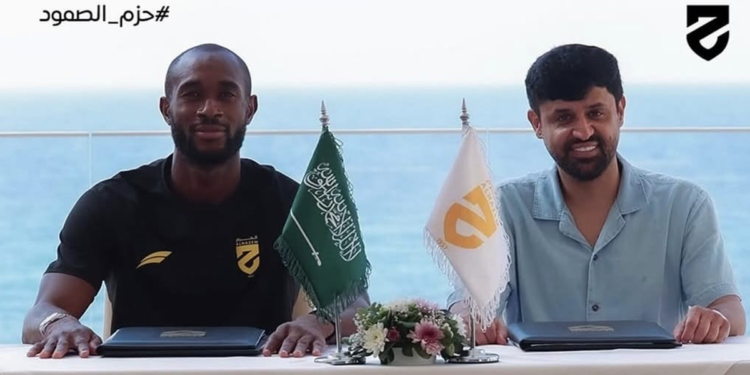 Mory Konaté lors de sa présentation officielle sous les couleurs d'Al Hazem SC en Arabie saoudite.