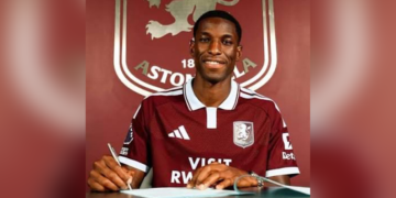 Nicolas Jackson, attaquant sénégalais, s’engage avec Aston Villa et retrouve Unai Emery à Birmingham.