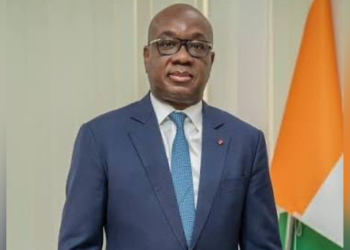 Yacine Idriss Diallo déposant sa candidature pour un second mandat à la présidence de la FIF.