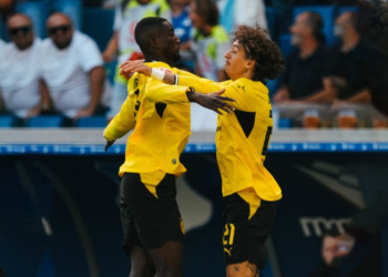Serhou Guirassy célèbre son doublé avec Dortmund face à Villarreal en Ligue des champions.