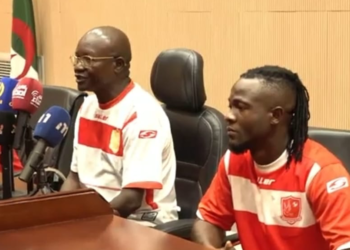 Nouhoum Diané, entraîneur du Horoya AC, en conférence de presse avant le match contre la JS Saoura.