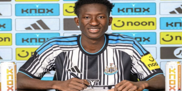 Ousmane Diabaté, jeune milieu de terrain guinéen, rejoint officiellement Newcastle United et retourne en prêt à Gençlerbirliği.