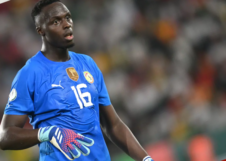 Édouard Mendy sous le maillot du Sénégal lors de sa carrière internationale.