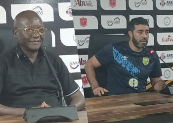 Nouhoum Diané et Daouda Camara lors de la conférence d’avant-match du Horoya AC face à la JS Saoura.