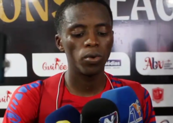 Morlaye Sylla célèbre son but avec le Horoya AC face à la Jeunesse Sportive de Saoura.
