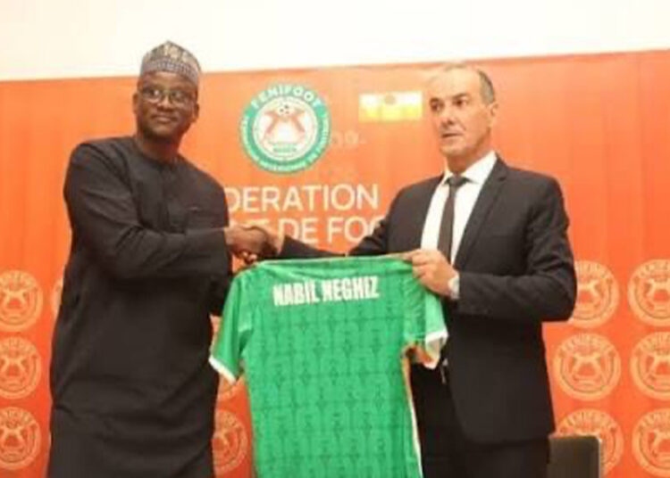 Nabil Neghiz, nouveau sélectionneur du Niger, succède à Badou Zaki à la tête du Mena National.