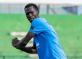 Kaloum FC et Tembou FC se disputent le ballon en Ligue 2 guinéenne.
