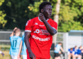Oumar Conté célèbre son doublé avec le Wisła Kraków B en Pologne.