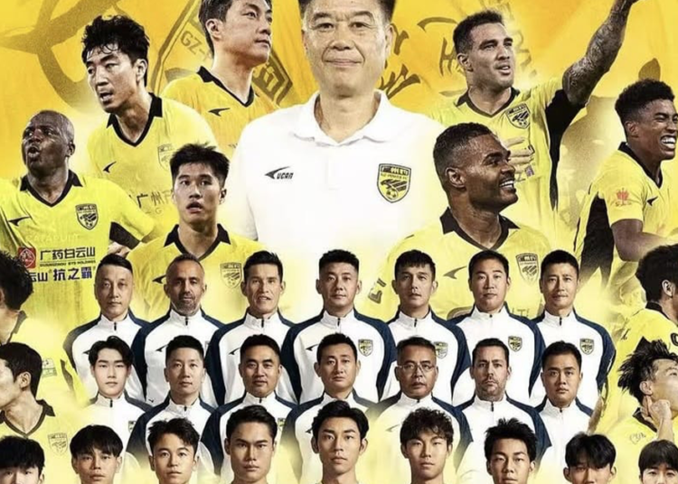 Ousmane Camara célèbre son doublé avec Guangdong GZ-Power lors de la victoire contre Dingnan United, synonyme d’accession en Super League chinoise.