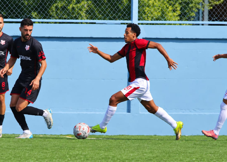 Thierno Barry sous les couleurs du FC Flamurtari lors de la Coupe d’Albanie.