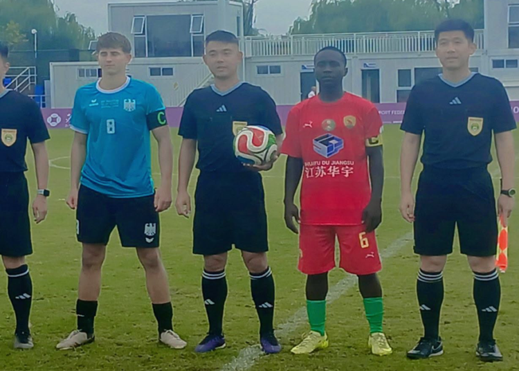 Alseny Cissé célèbre son triplé lors de la victoire de la Guinée face à l’Allemagne en demi-finale du Mondial scolaire U18.